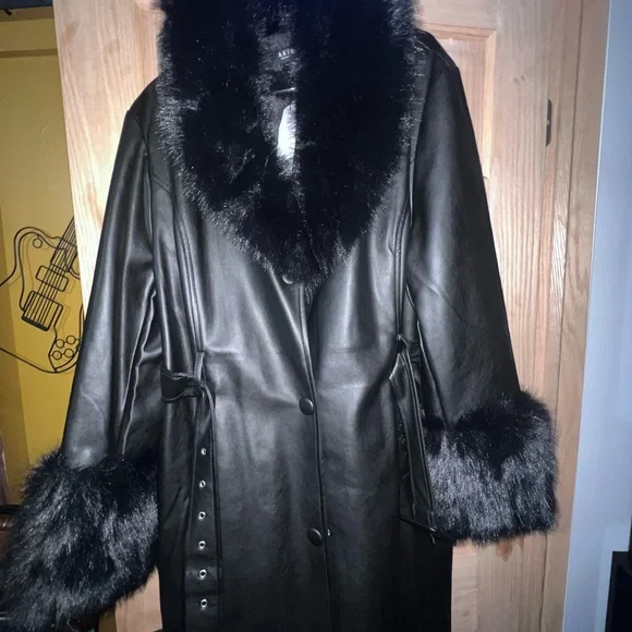 AKIRA Black Faux Leather Coat with Fur Trim NWT size 2x  *SOLDOUT* - Picture 3 of 15
